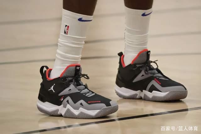 敬一丹离世引发的称呼变化折射深意